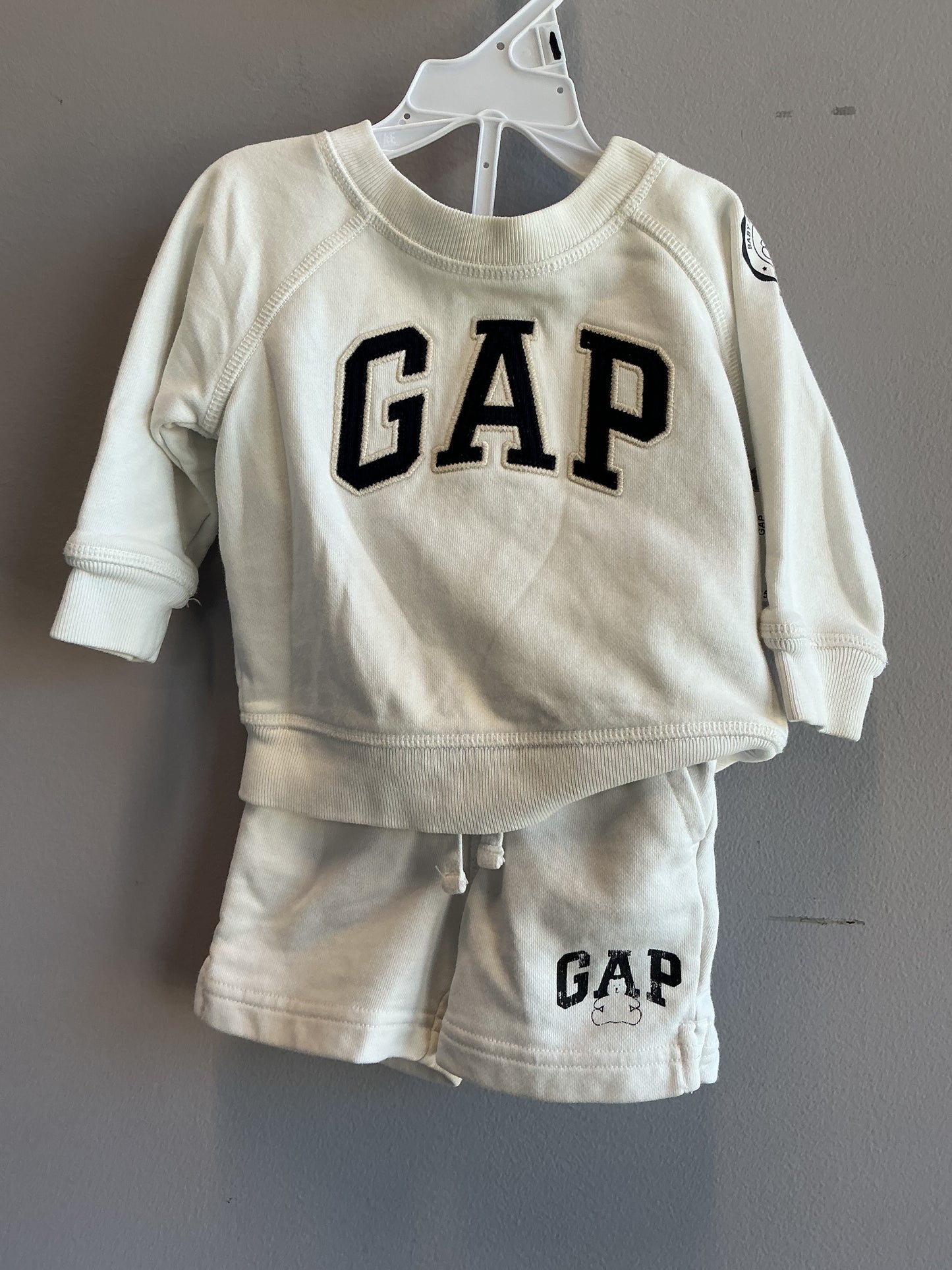Gap Sweater & Shorts Set 6-12M