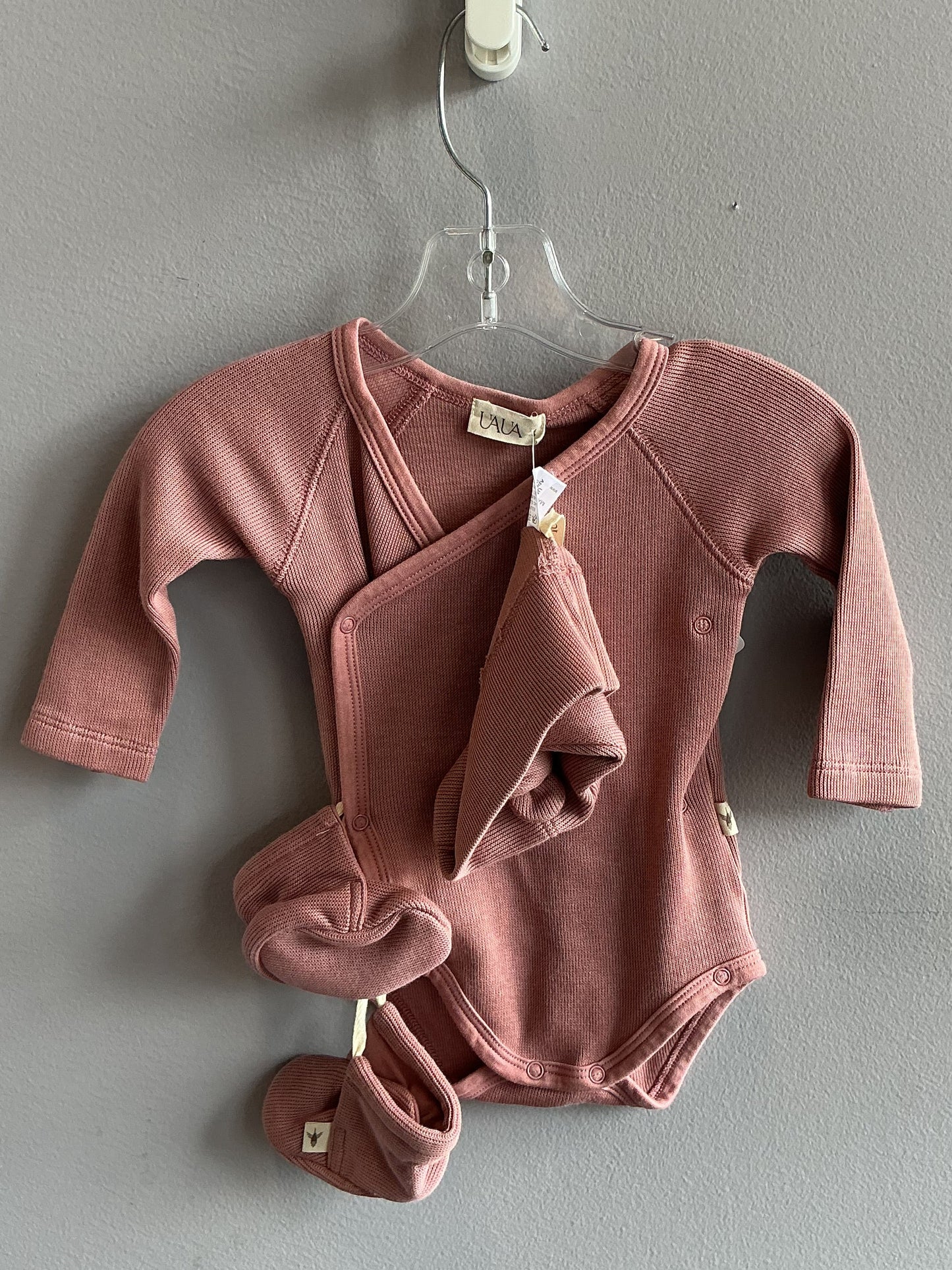 UAUA Onesie set size 9 mnth