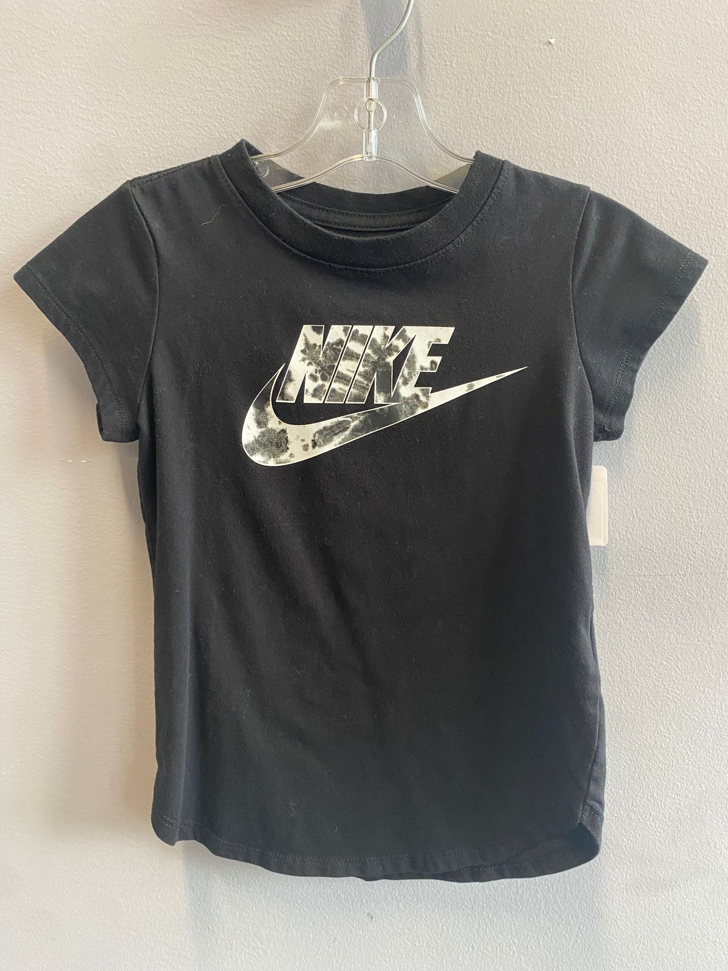 Nike Short Sleeve Size 6/7
