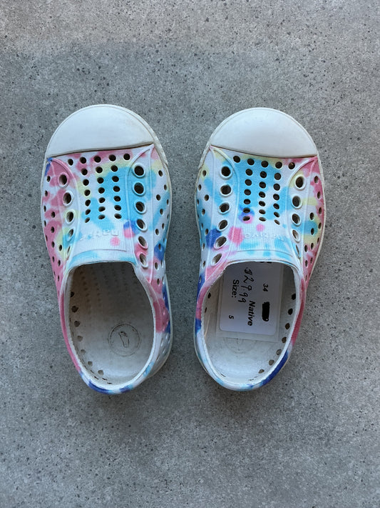 Native Shoes Sz 5