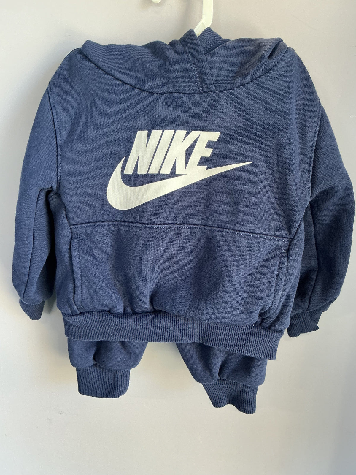 Nike Sweatshirt and Pants set size 12 months