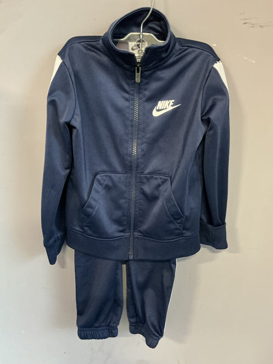 Nike 2 Piece Set size 3